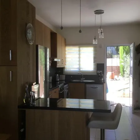2 Bed High Spec Village House In Goudi Semesterbostad