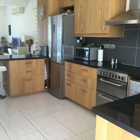 2 Bed High Spec Village House In Goudi בית נופש *