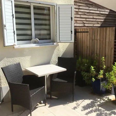 2 Bed High Spec Village House In Goudi בית נופש Goudhi