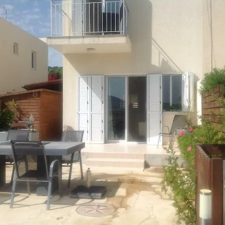 2 Bed High Spec Village House In Goudi בית נופש *