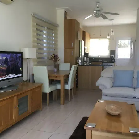 2 Bed High Spec Village House In Goudi בית נופש Goudhi