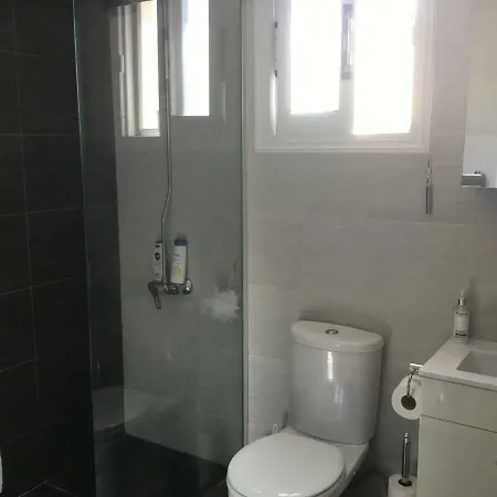 בית נופש 2 Bed High Spec Village House In Goudi *