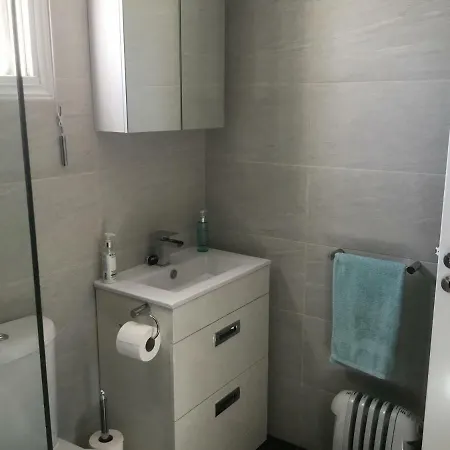 2 Bed High Spec Village House In Goudi בית נופש